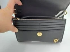 Pikkulaukku Tommy Hilfiger Musta -Skobox tuotesivu PikkulaukkuTommyHilfigermusta 8719862802395 37e858e841c191caa675fb79c20c279a 3