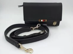 Pikkulaukku Tommy Hilfiger Musta -Skobox tuotesivu PikkulaukkuTommyHilfigermusta 8719862802395 5adc423411c381f4d97e08d4cd7d49ac 5